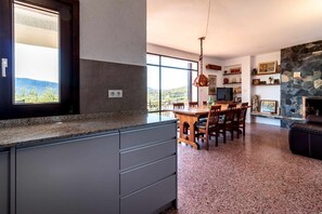Interior - Grifeu 07 - Apartment with sea views (Llança)