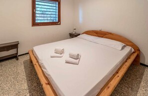 3 slaapkamers, een strijkplank/strijkijzer, wifi, beddengoed