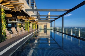A rooftop infinity pool with lounge chairs and greenery, offering a city view. - St. Giles Southkey (Johor Bahru)
