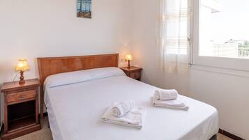 2 chambres, fer et planche Ă repasser, draps fournis