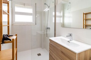 Towels - La Farella 63 - Apartment with terrace and views (Llança)