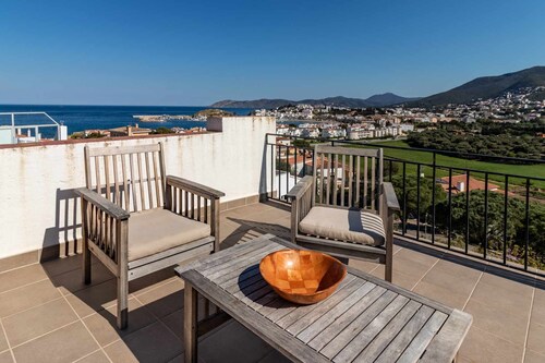 Sant Genís 19 - ático con terraza y vistas