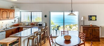 Super Fener 93 - top-floor apartment with terrace