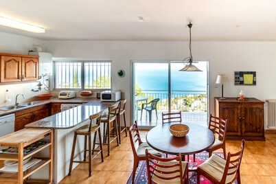 Super Fener 93 - top-floor apartment with terrace