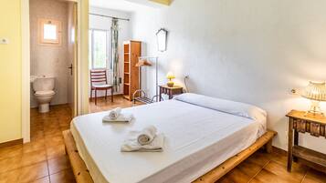 2 chambres, fer et planche Ă repasser, draps fournis