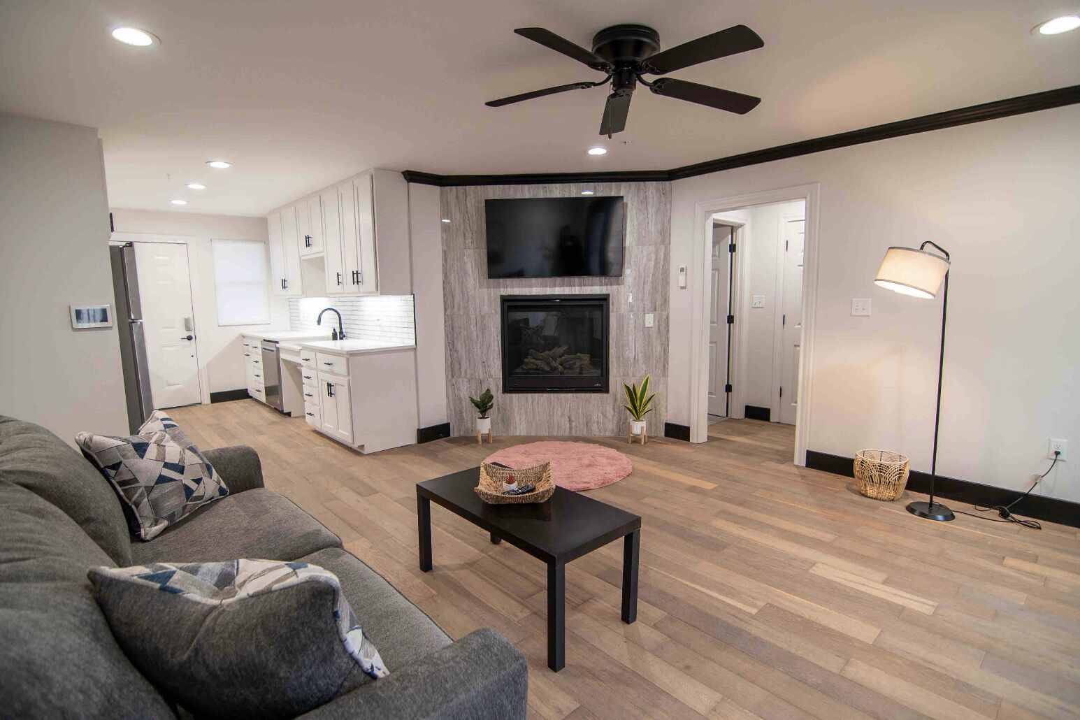 ☕️Spacious Downtown Apartment | AMAZING Kitchen