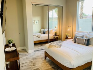 4 bedrooms, iron/ironing board, WiFi, bed sheets