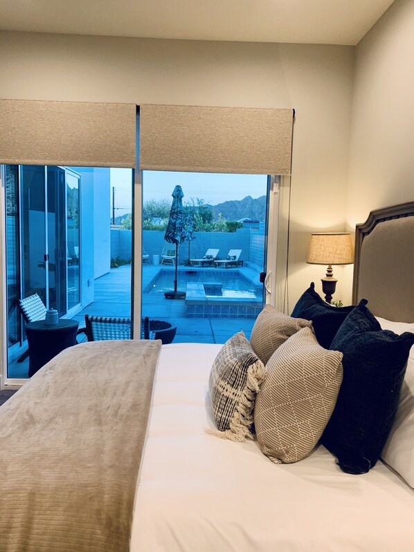 4 bedrooms, iron/ironing board, WiFi, bed sheets