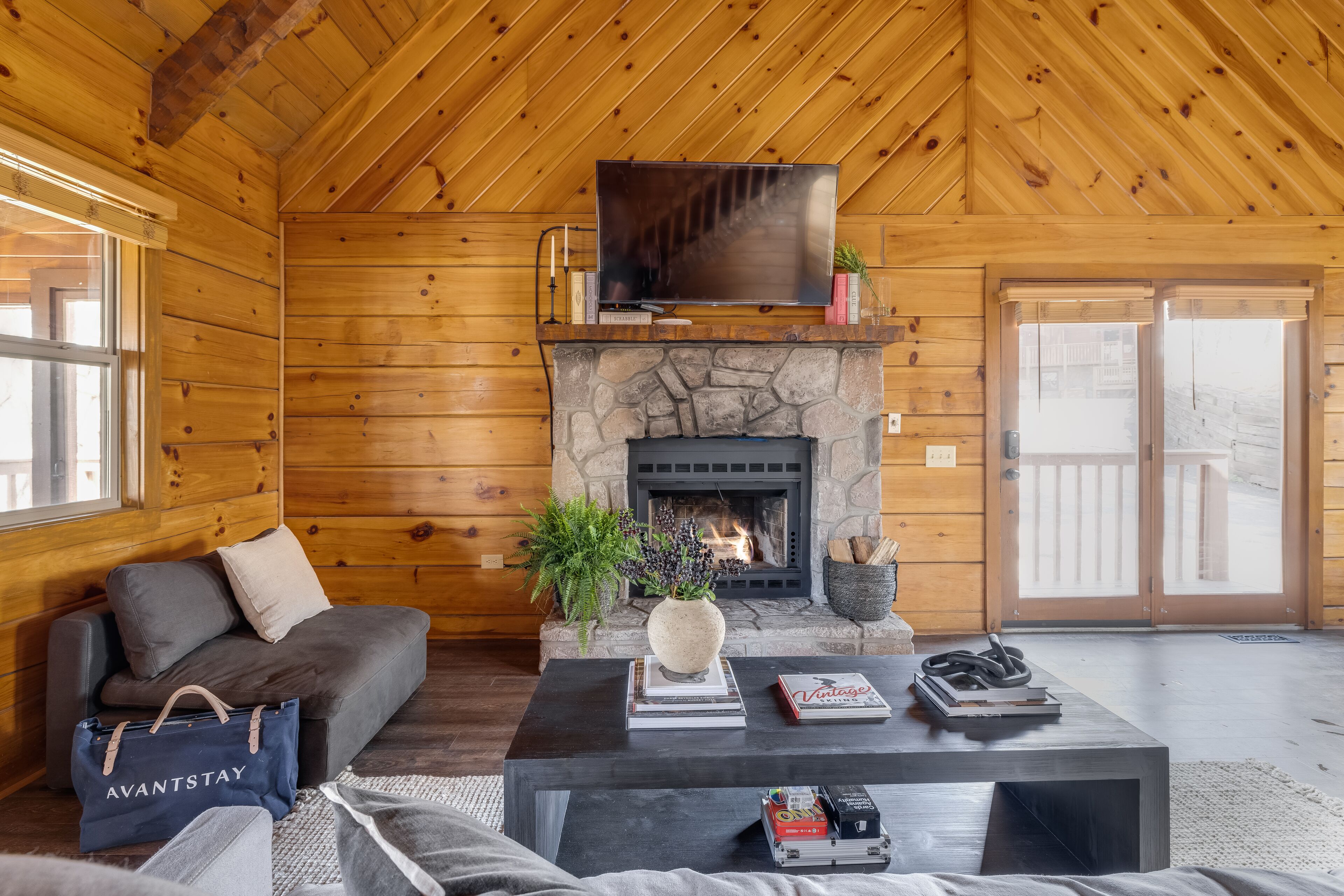 Dudley III by AvantStay | Cozy Mountain Home w/ Hot Tub & Great Views