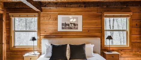 2 bedrooms, travel crib, free WiFi, bed sheets