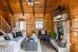 Smart TV y chimenea