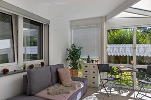 TV - Apartment 'Fuldatalblick' with Garden & Wi-Fi (Fulda)
