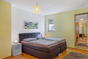 1 bedroom, free WiFi, bed sheets - Apartment 'Fuldatalblick' with Garden & Wi-Fi (Fulda)