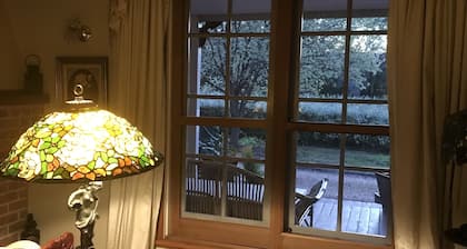 Charming Accomadation $190 x 2 guests in Queen room & ensuite & balconey