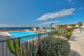 A heated pool - Apartment 'Atlantic View' close to the Sea with Shared Pools & Wi-Fi (Arona)