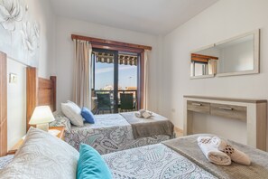 1 bedroom, free WiFi, bed sheets - Apartment 'Atlantic View' close to the Sea with Shared Pools & Wi-Fi (Arona)