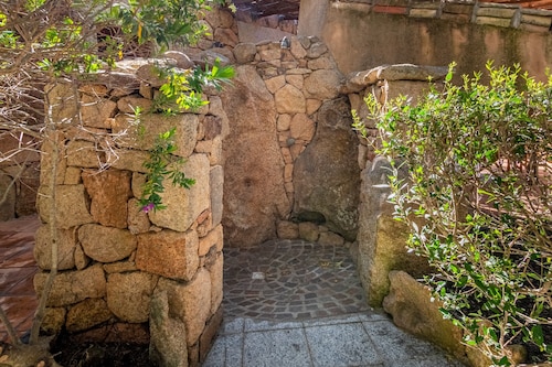 Villa „Sa Villa Cala Ginepro“ mit Meerblick, Garten und WLAN