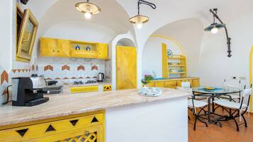 Kühlschrank, Ofen, Herdplatte, Geschirrspüler