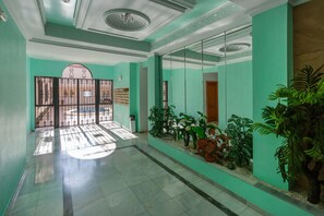 المنشأة من الداخل