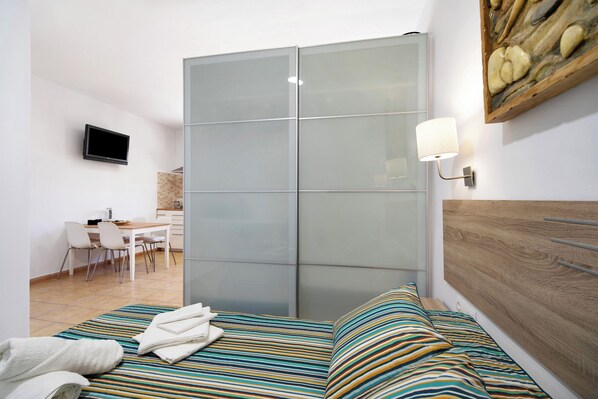 1 bedroom, iron/ironing board, bed sheets