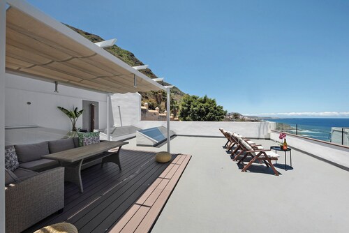 Holiday Home 'Bella Home' with Sea View, Terraces & Wi-Fi