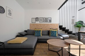 TV - Holiday Home 'Bella Home' with Sea View, Terraces & Wi-Fi (Garachico)