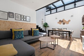 TV - Holiday Home 'Bella Home' with Sea View, Terraces & Wi-Fi (Garachico)