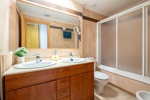 Bathtub, hair dryer, towels