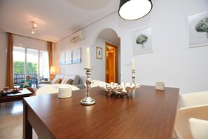 Interior - Holiday Home 'Can Tomeu' with Garden, Jacuzzi, Shared Pool & Wi-Fi (Cales de Mallorca)