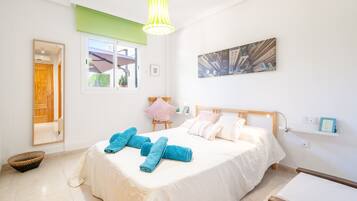 2 bedrooms, iron/ironing board, free WiFi, bed sheets