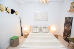 2 makuuhuonetta, silitysrauta/-lauta, ilmainen Wi-Fi, vuodevaatteet