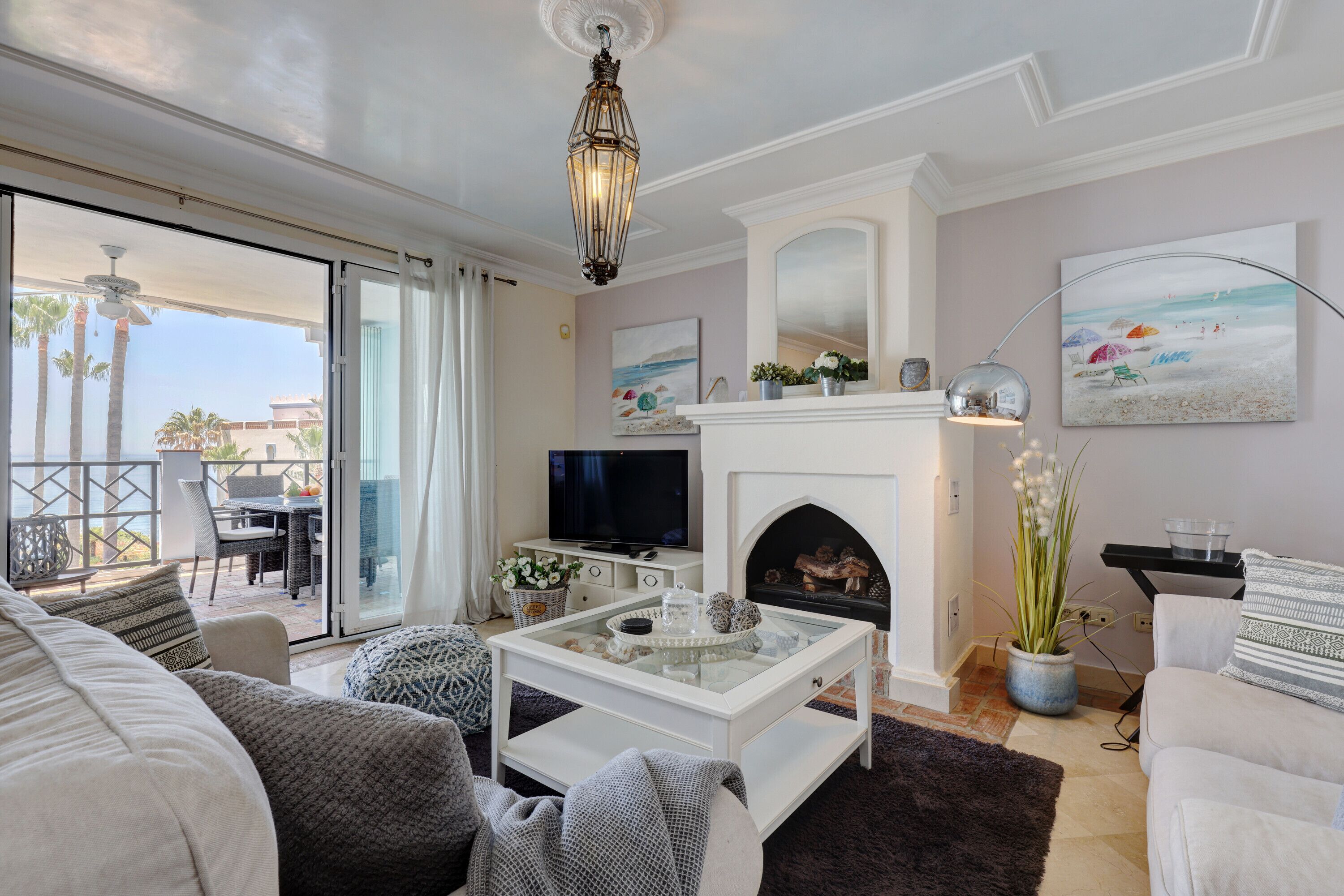 Télévision, cheminée