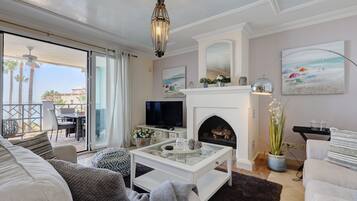 Télévision, cheminée