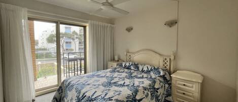 2 bedrooms, iron/ironing board, WiFi