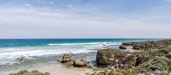 BEACH House Getaway @ Blairgowrie