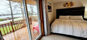 3 bedrooms, desk, WiFi (free), bed sheets