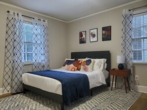 2 bedrooms, desk, iron/ironing board, free WiFi - Cheerful 2 BR Near Colleges, Downtown, Attractions (Montgomery)