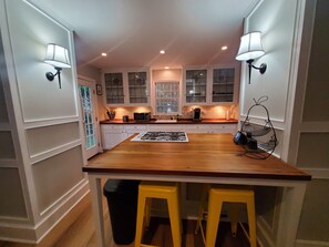 Fridge, microwave, oven, stovetop - Cheerful 2 BR Near Colleges, Downtown, Attractions (Montgomery)