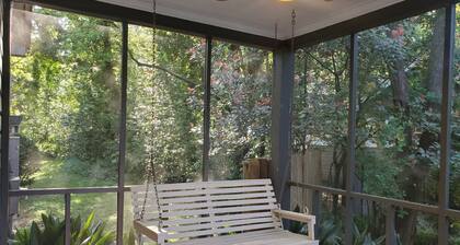 Cheerful 2 BR Near Colleges, Downtown, Attractions