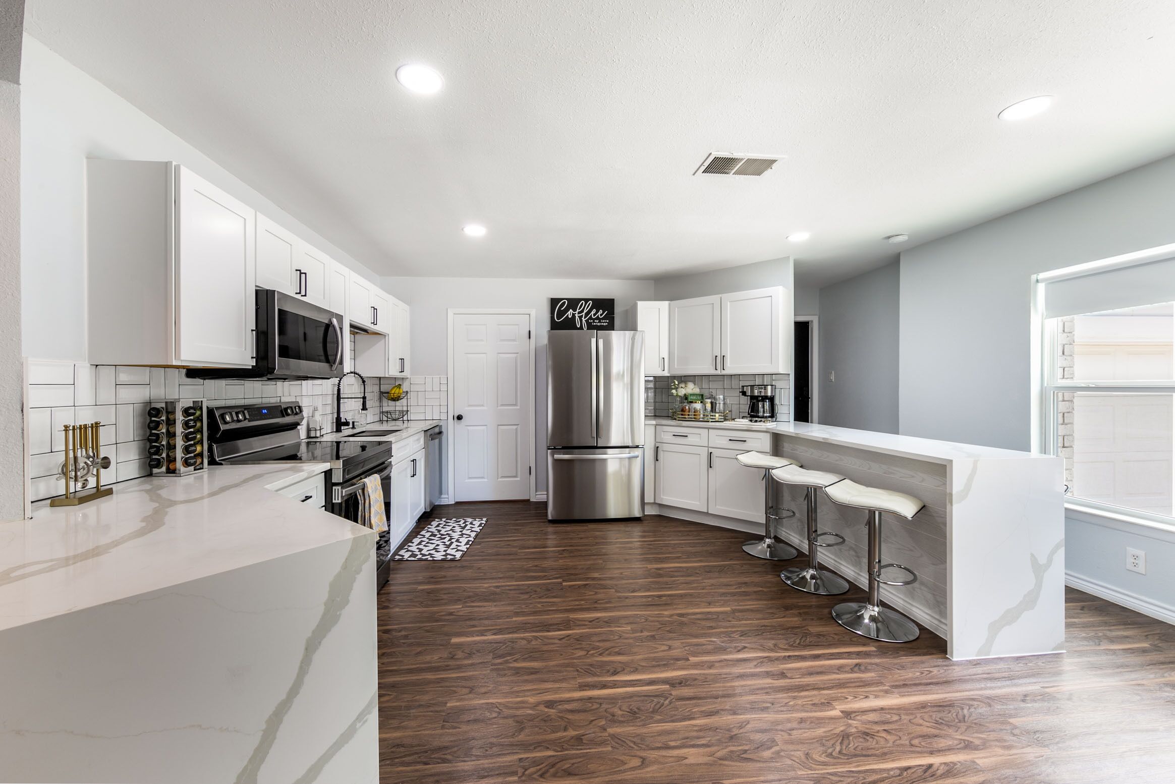 Upscale Getaway w/ pool table & shuffleboard @ La Cantera, RIM, UTSA, Six Flags