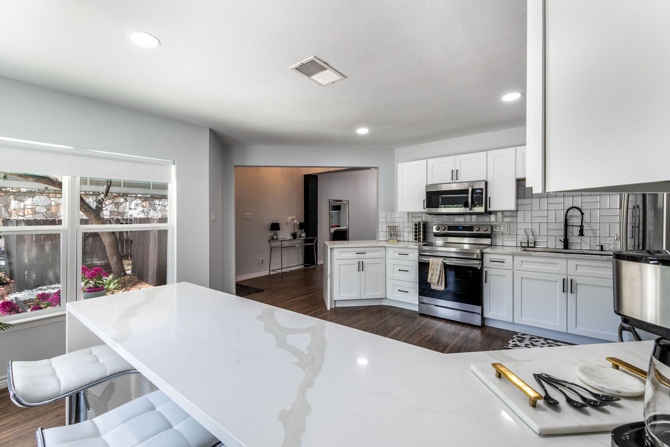 Frigorifero, microonde, forno, piano cottura