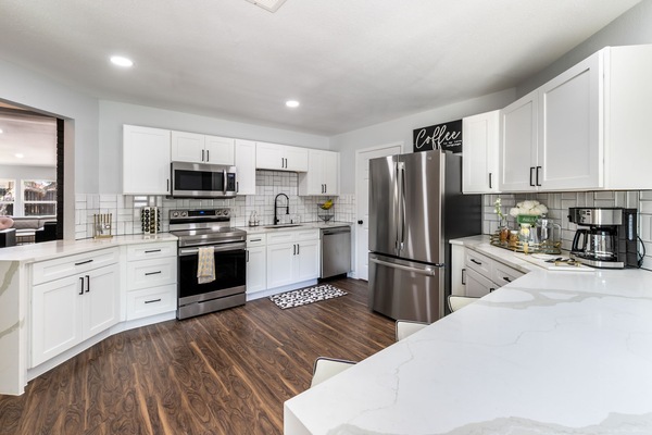 Refrigerador, microondas, horno, placa de cocina