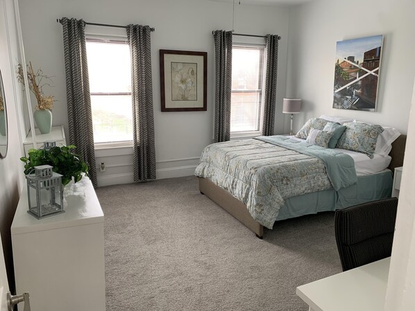 2 Schlafzimmer, Schreibtisch, Bügeleisen/Bügelbrett, WLAN