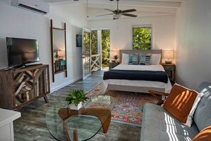 18 Schlafzimmer, Schreibtisch, Reisekinderbett, WLAN