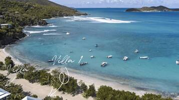 Una spiaggia nelle vicinanze