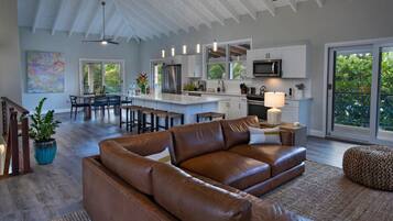 Smart TV, libri, impianto stereo