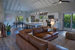 Smart TV, libri, impianto stereo