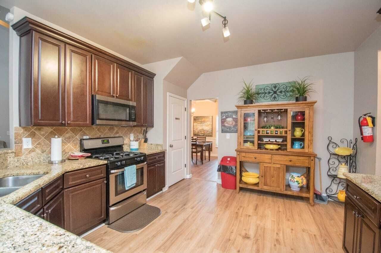 5-Star Luxury Home Sleeps 22+ Airport proximity