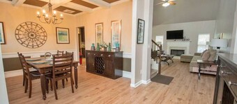 5-Star Luxury Home Sleeps 22+ Airport proximity