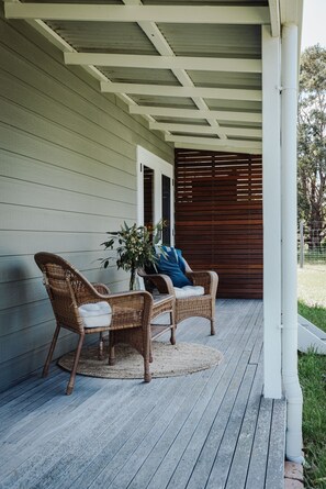 Terrace/patio - Mountford Cottage - Close to Metung Hot Springs & Golf Course (Metung)